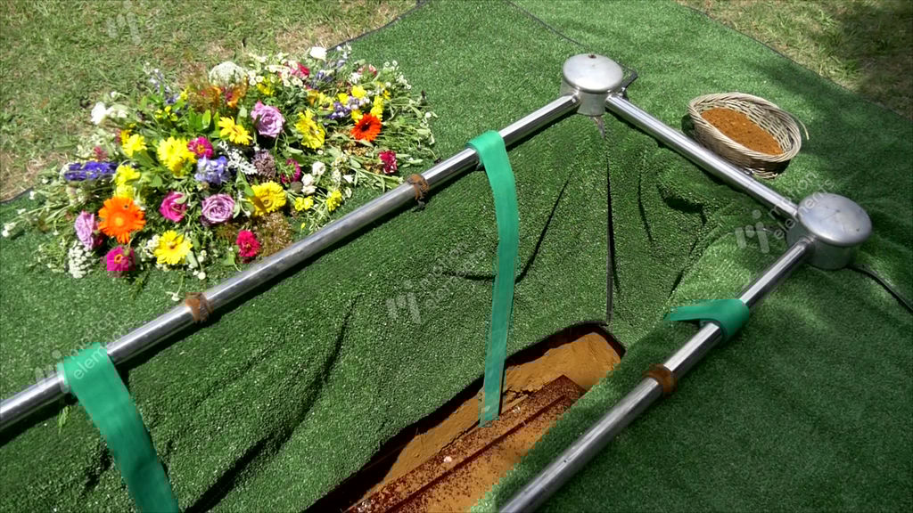 Casket Being Lower Into Burial Site At Cemetery Lizenzfreie Videos